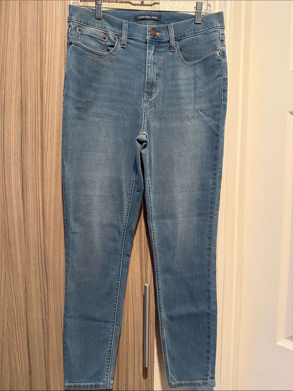 Calvin Klein Jeans Women’s Light Wash High-Rise Skinny Jeans